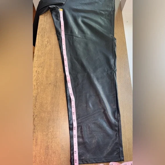 Commando Women’s Black Paperbag Waist Faux Leather Crop Pants Size Medium - Picture 6 of 7